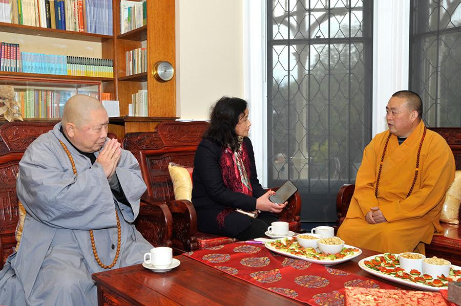 2015.06.16 永信法師一行蒞臨感恩寺6.jpg